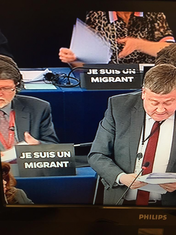 Les parlementaires traîtres ‘Je suis un migrant’ surpayés « européens »