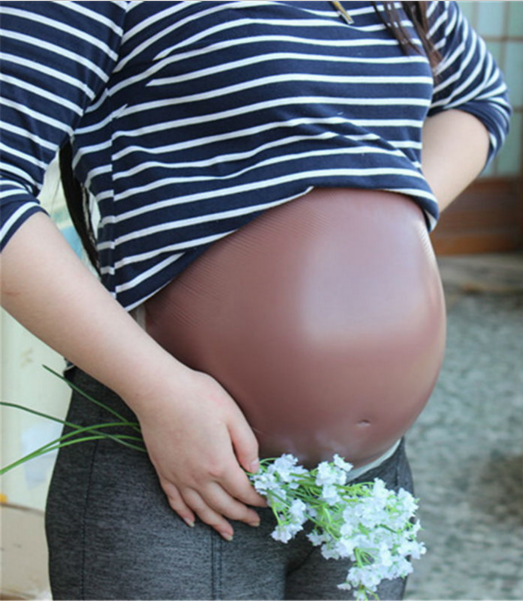 faux ventre femme enceinte PAN-PHOTO non contractuelle