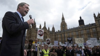 United Kingdom Independence Party (UKIP) leader Nigel Farage addresses protesters on May 14, 2011 during a Rally against Debt demonstration in favor of government cuts in central London. Britain's deficit for the 2010-2011 financial year fell from almost 162 billion euros the previous year to just below 147 billion, after a swathe of cuts ordered by conservative Prime Minister David Cameron. AFP PHOTO / CARL COURT