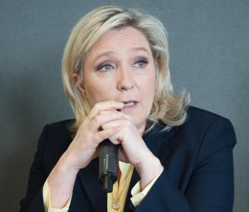Marine-Le-Pen-patronne-du-FN-le-7-mars-2016-a-Paris_exact1024x768_p